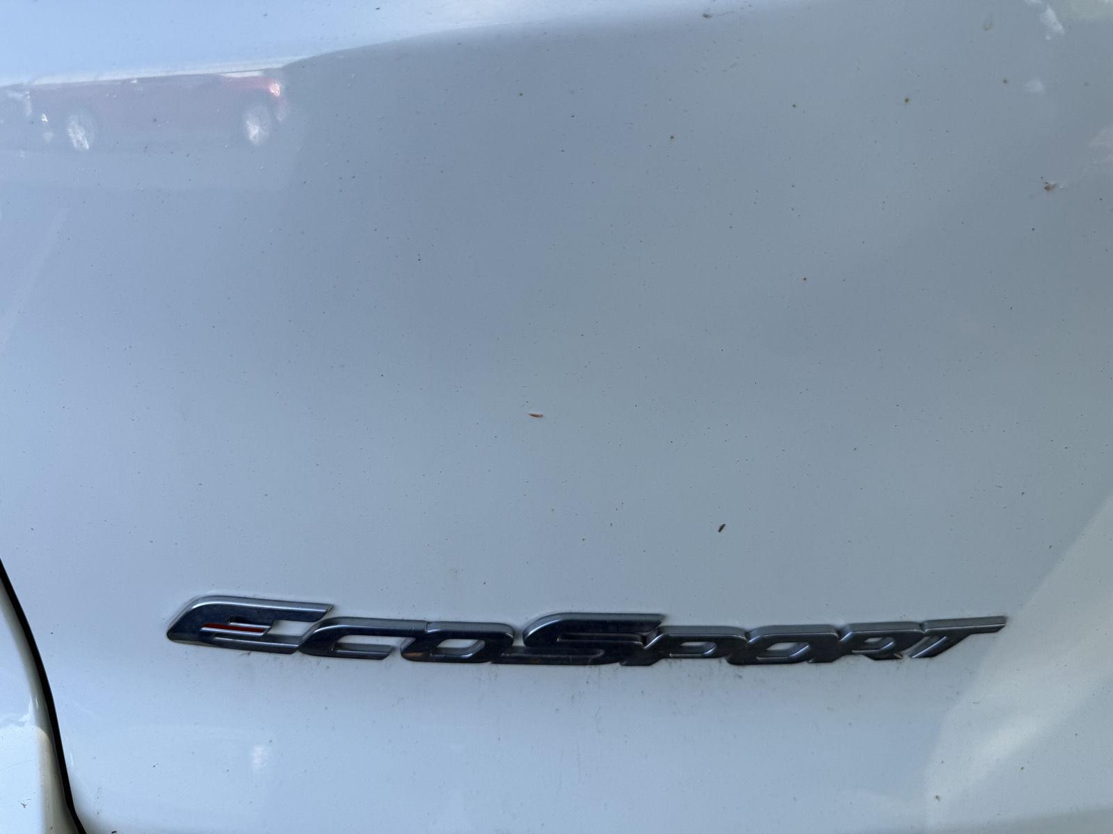 Used 2022 Diamond White Ford SE image 9