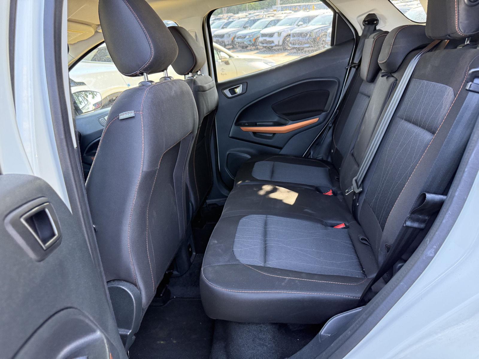 Used 2022 Diamond White Ford SE image 10