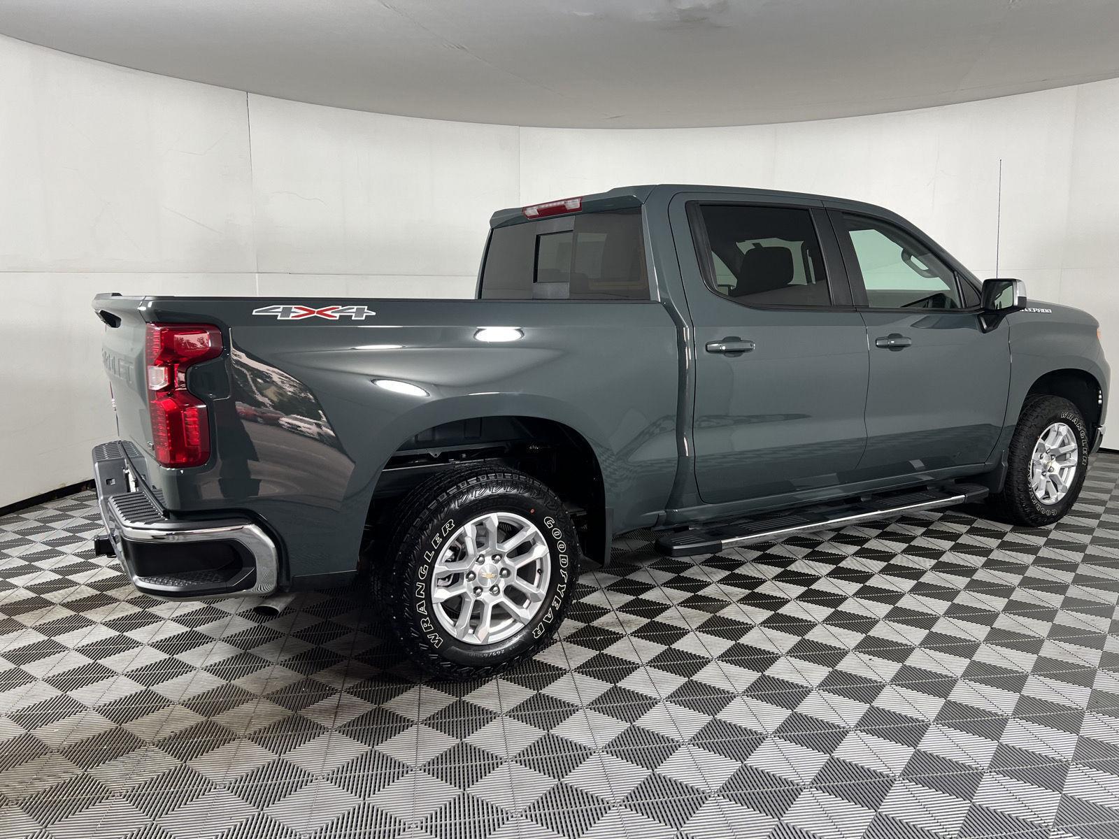 Used 2026 Cypress Gray Chevrolet LT image 35