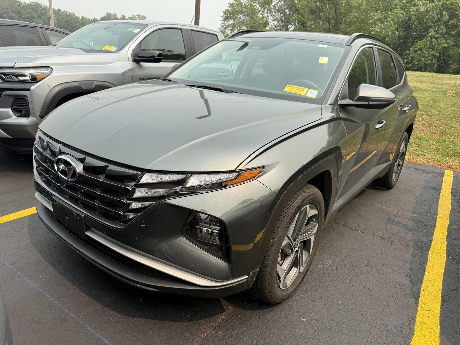 Used 2024 Amazon Gray Hyundai SEL Convenience image 2
