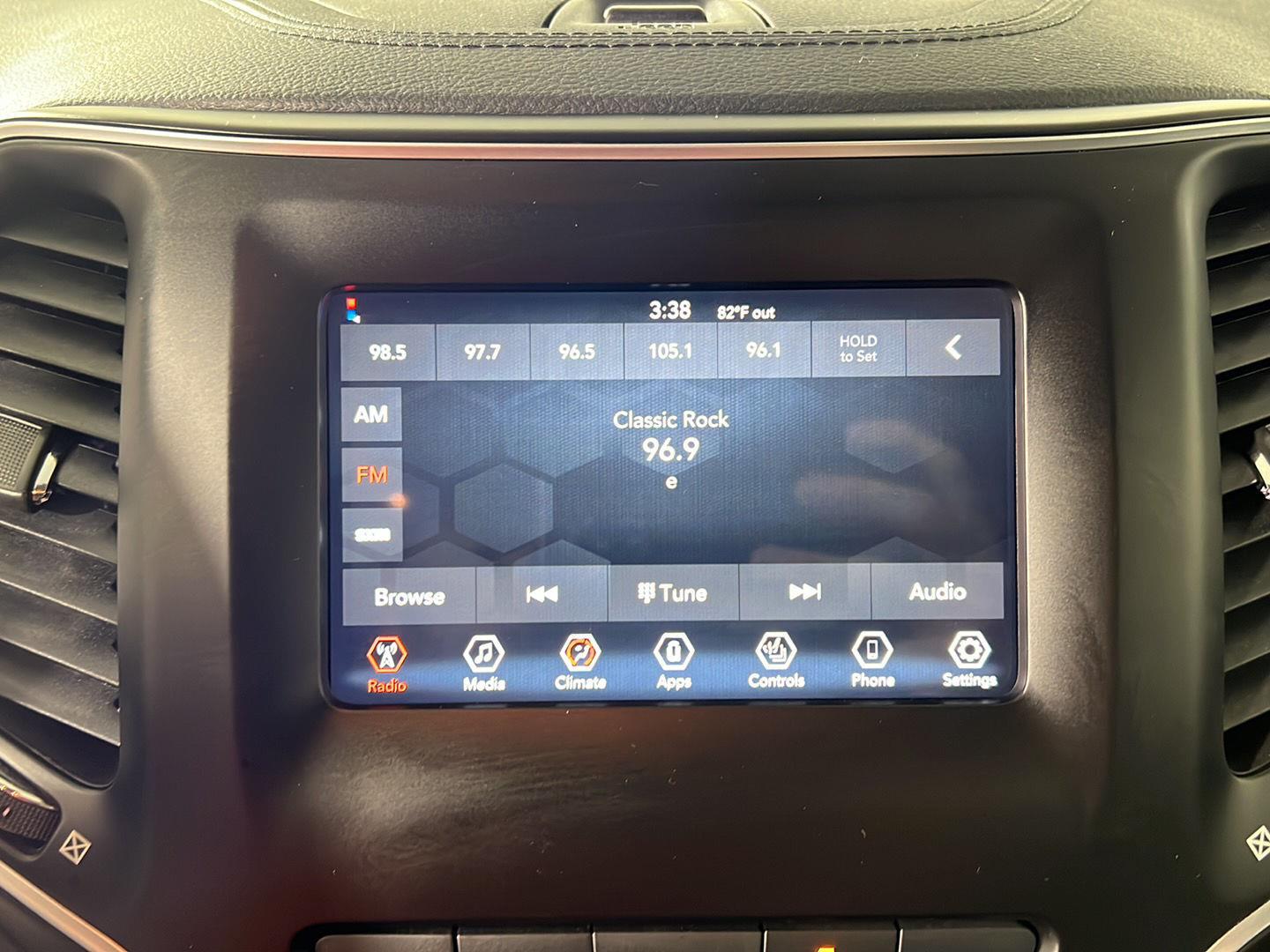 Used 2021 Gy Jeep Latitude plus image 22