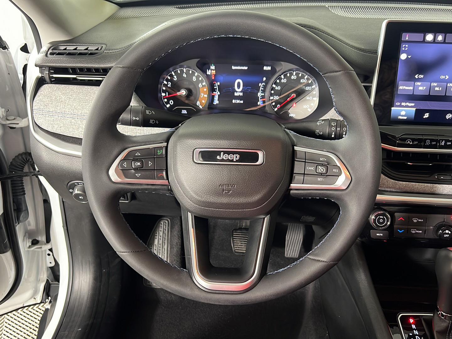 Used 2022 Bright White Clearcoat Jeep Latitude image 15