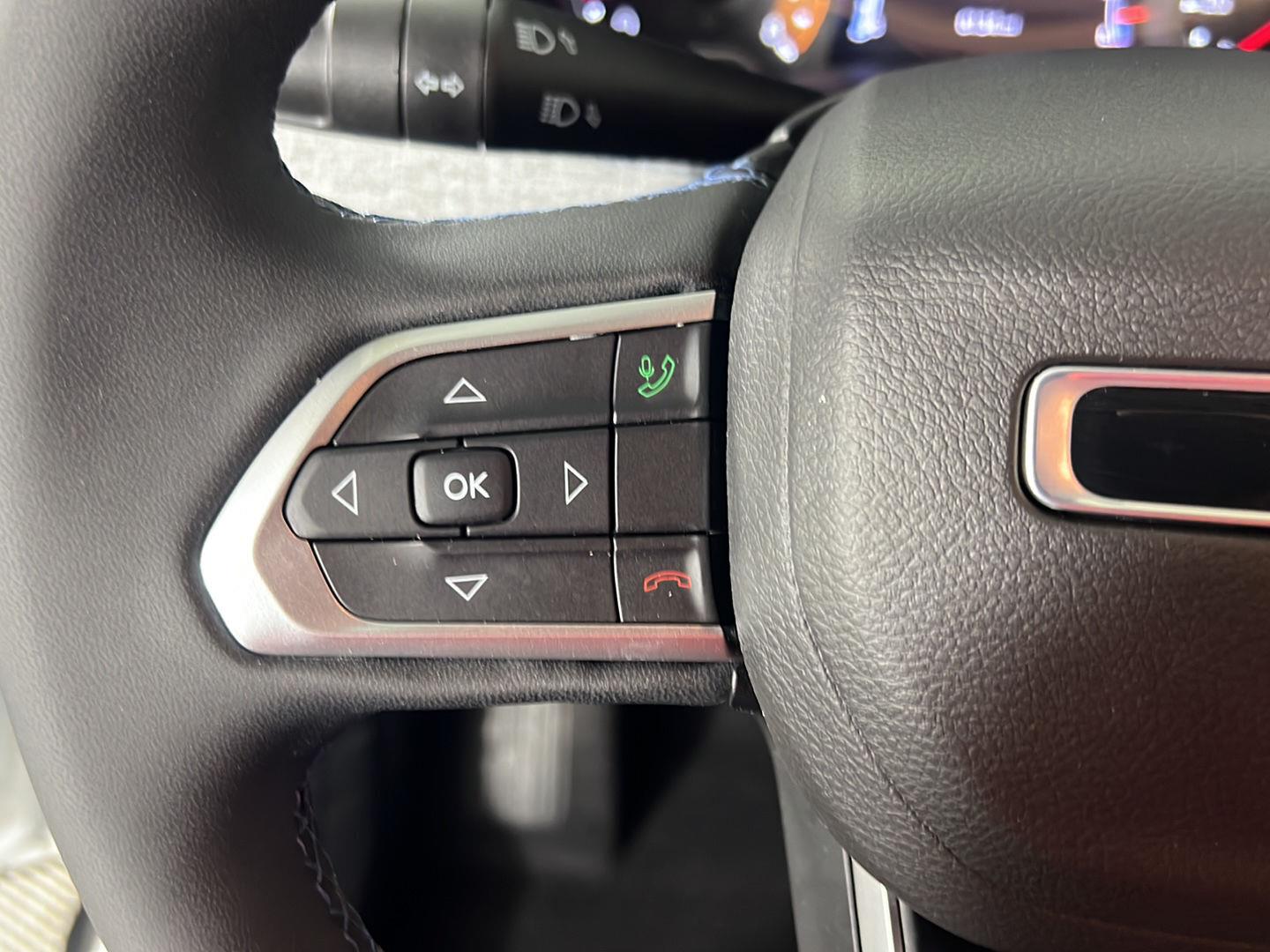 Used 2022 Bright White Clearcoat Jeep Latitude image 16
