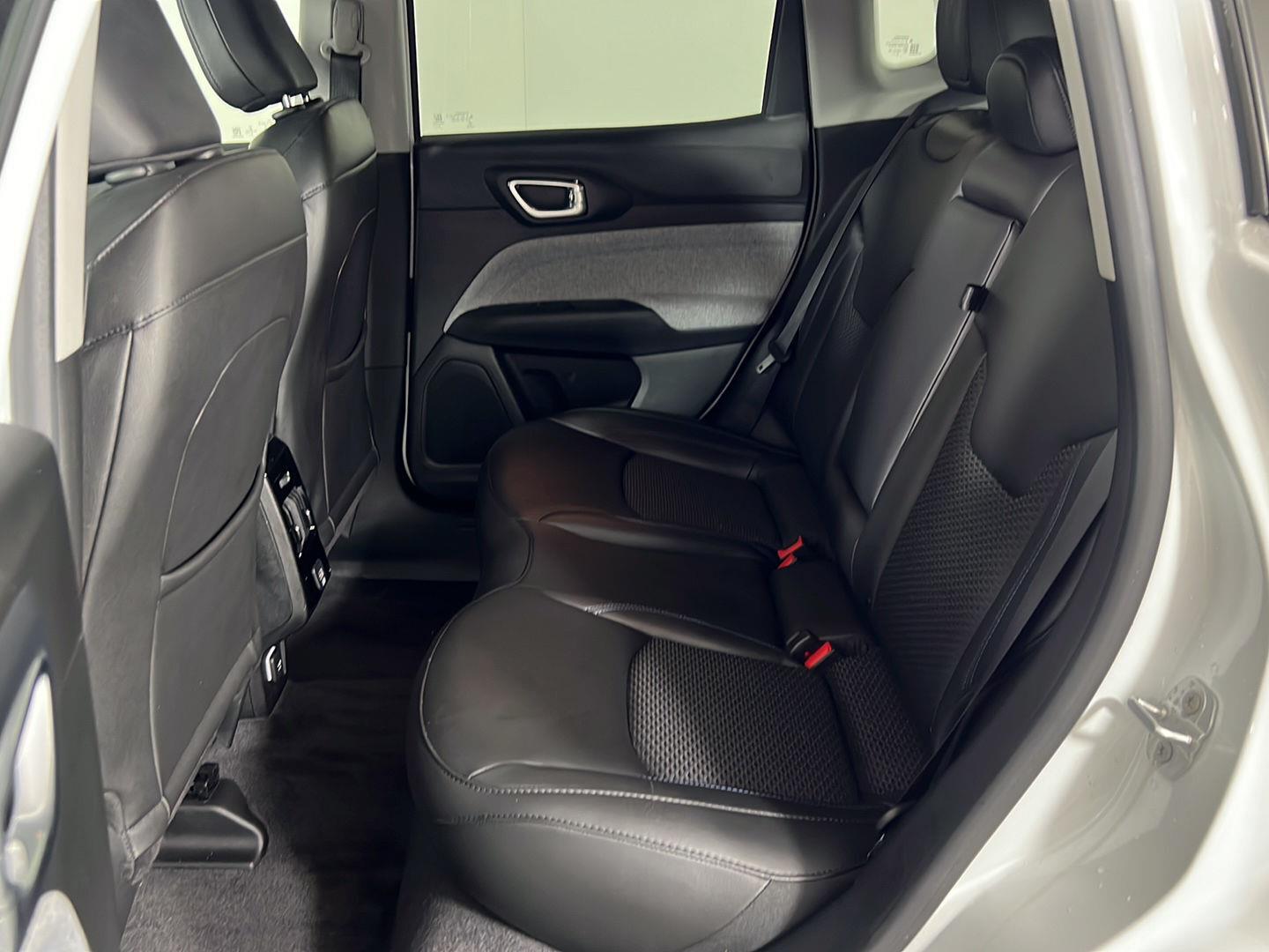Used 2022 Bright White Clearcoat Jeep Latitude image 25