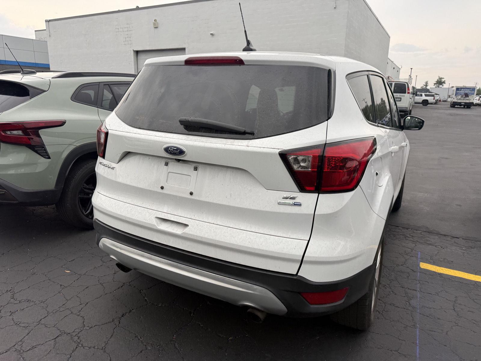 Used 2019 Oxford White Ford SE image 3