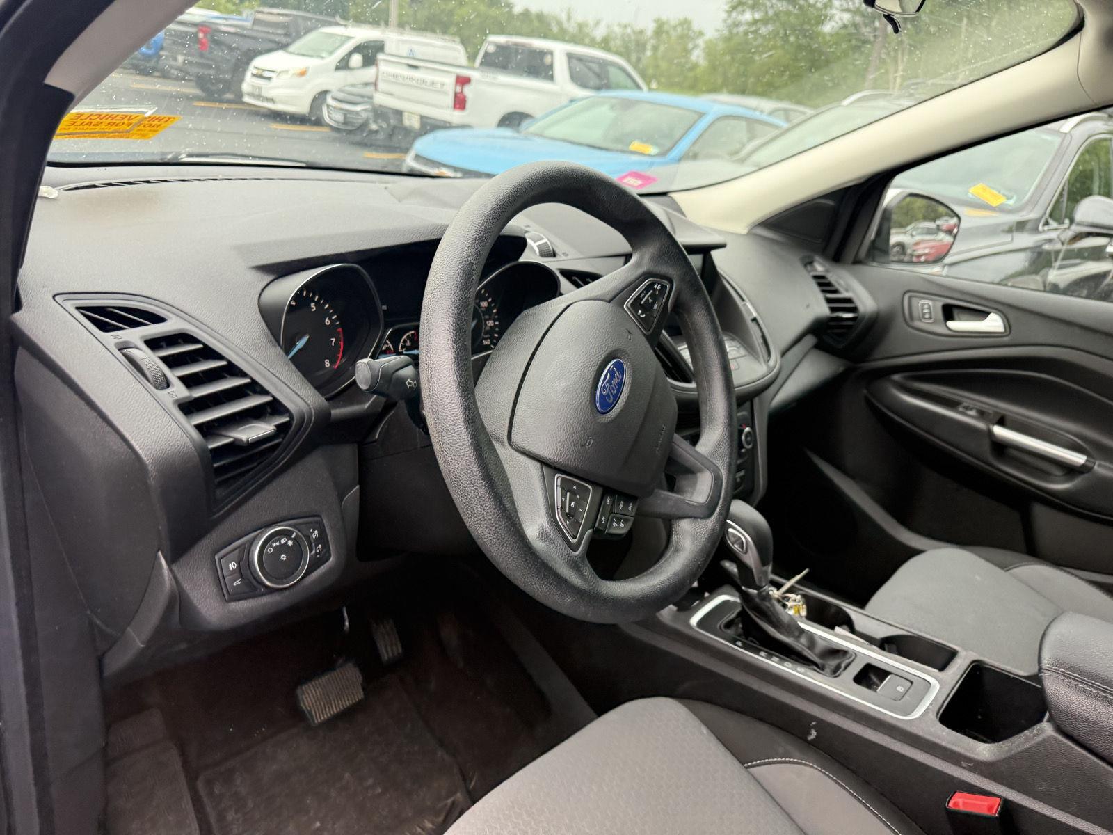 Used 2019 Oxford White Ford SE image 5