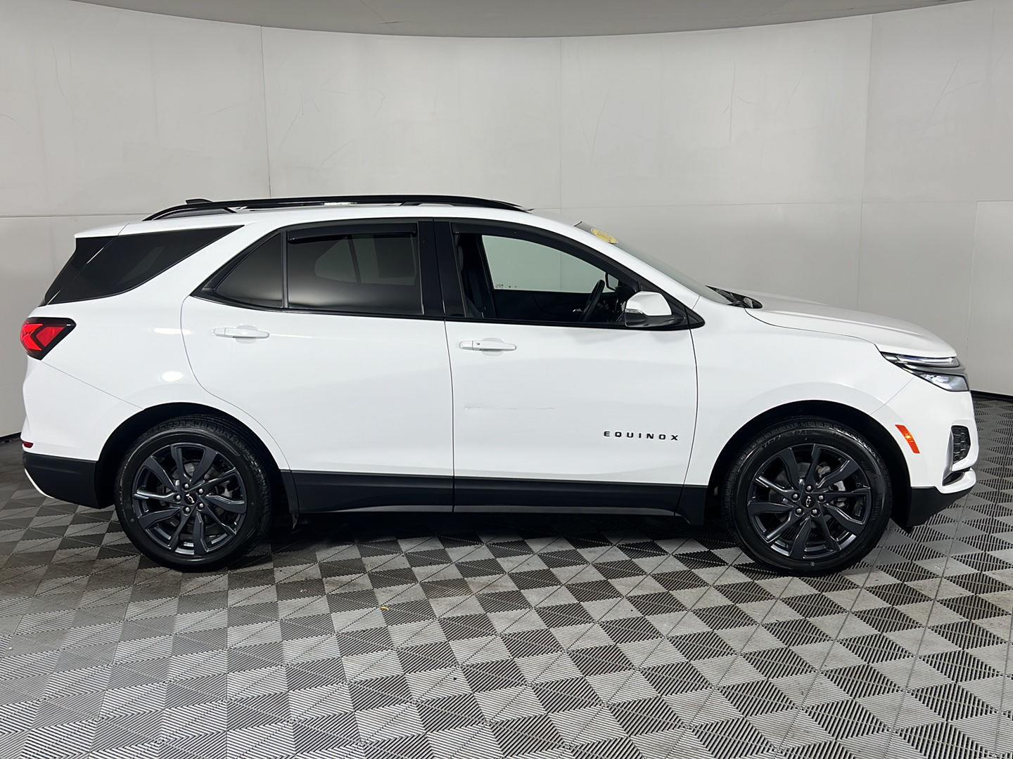 Used 2024 Summit White Chevrolet RS image 3