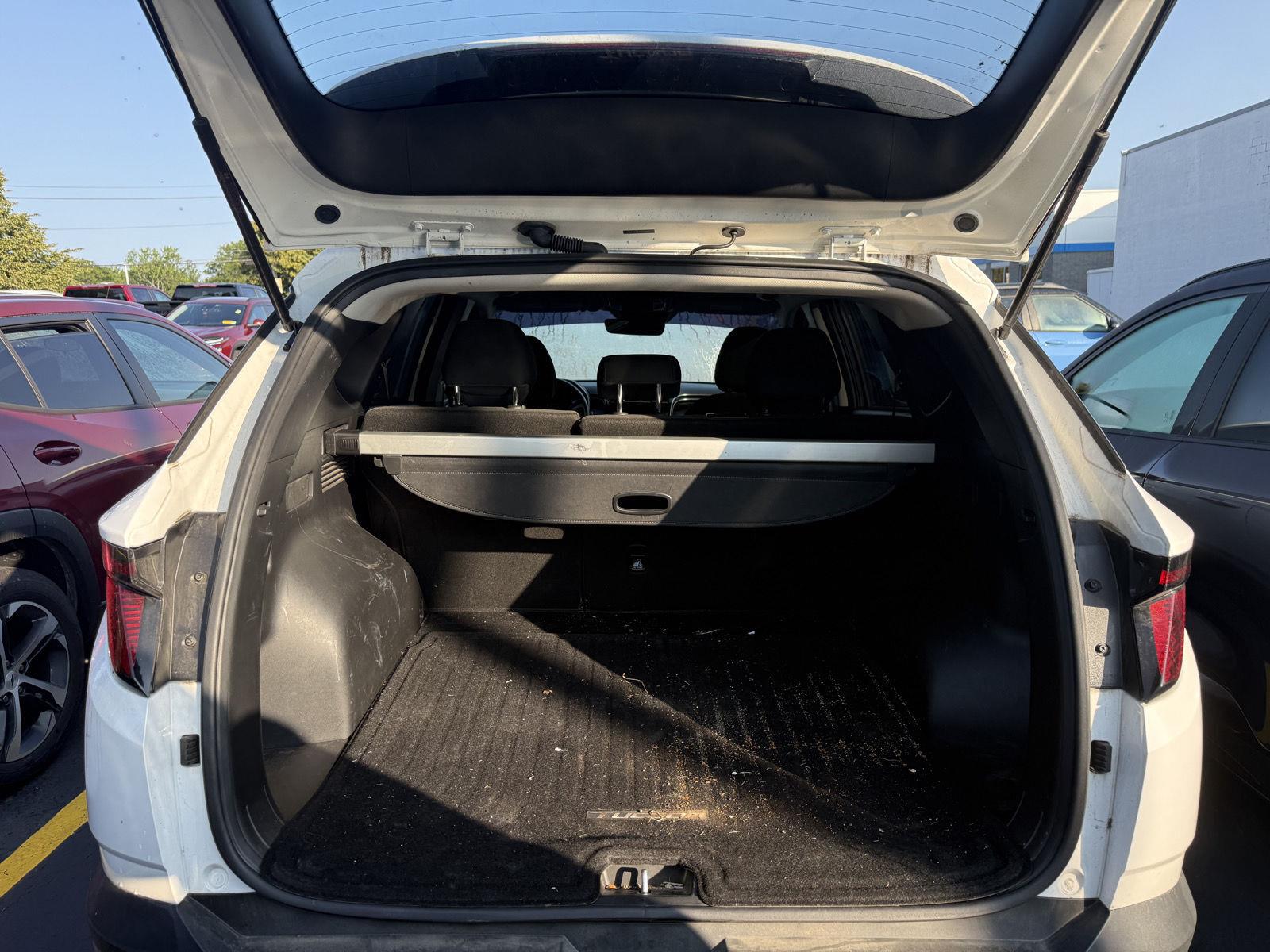 Used 2024 White Pearl Hyundai SE image 7