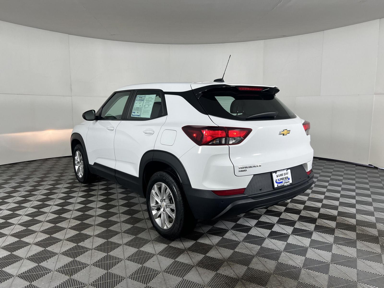 Used 2021 Summit White Chevrolet LS image 2