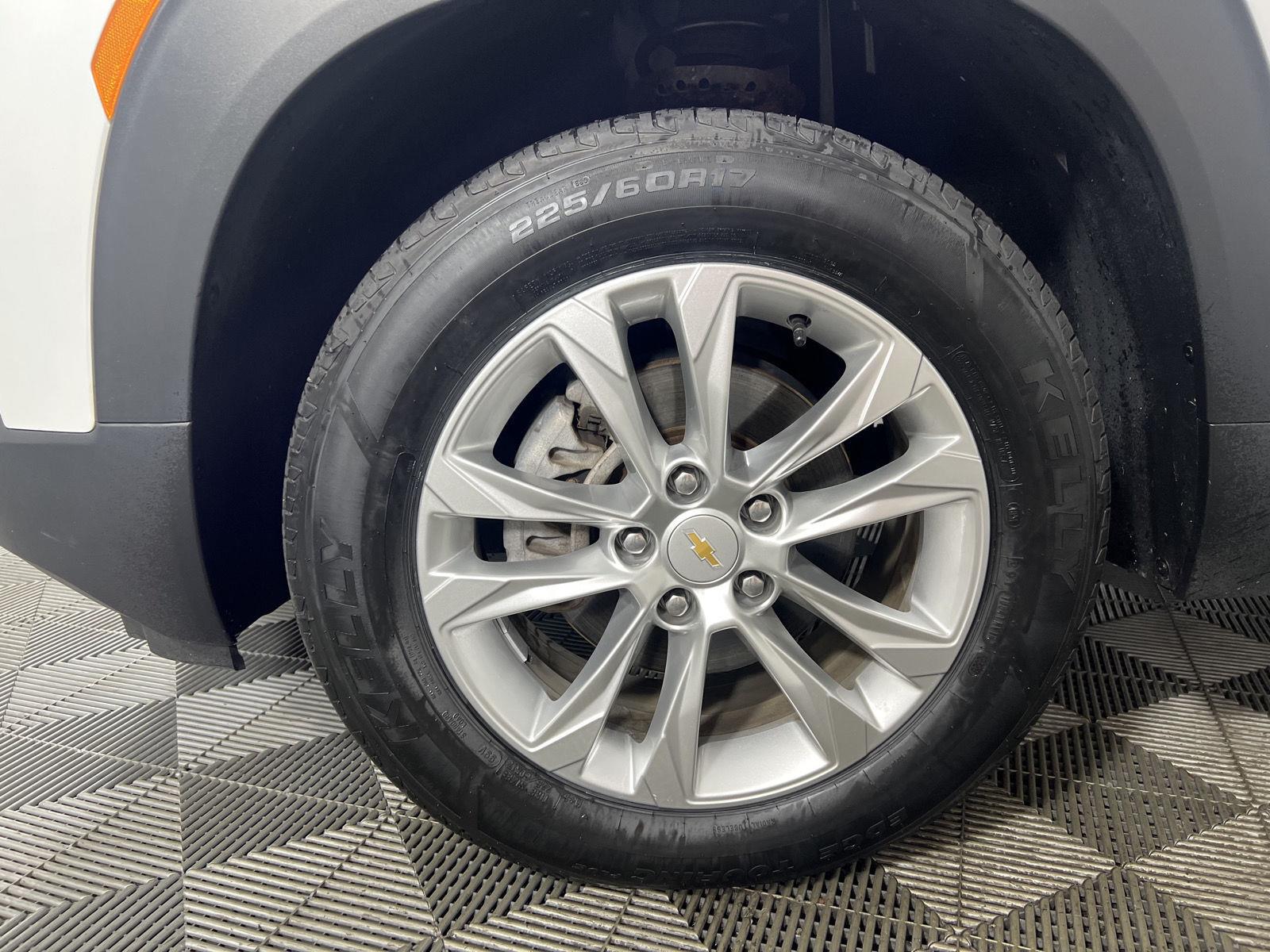 Used 2021 Summit White Chevrolet LS image 17