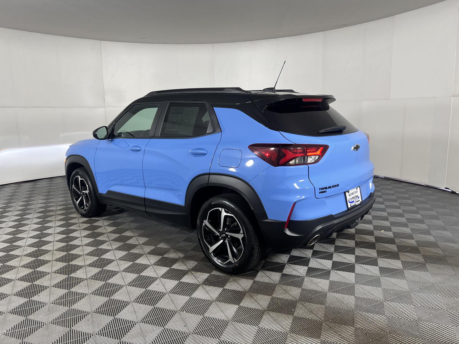 Used 2023 Fountain Blue Chevrolet RS image 2