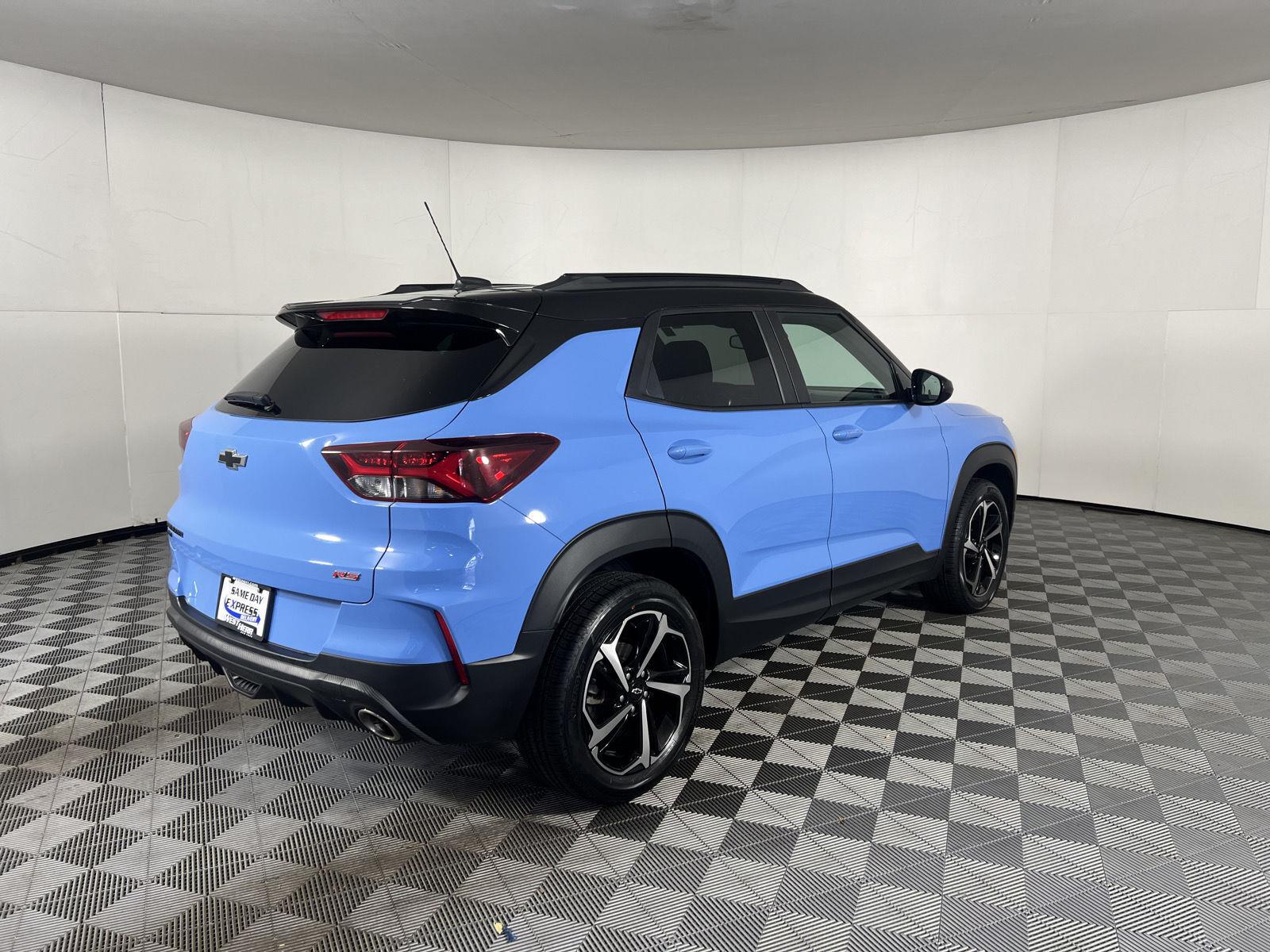 Used 2023 Fountain Blue Chevrolet RS image 32