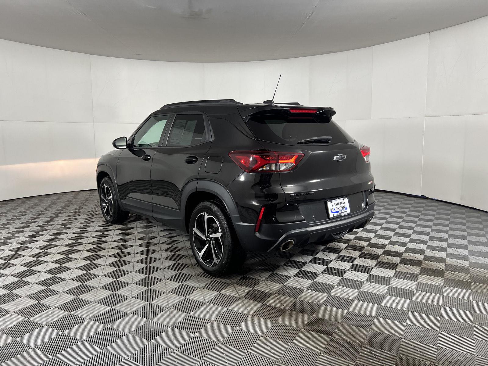 Used 2022 Mosaic Black Metallic Chevrolet RS image 7