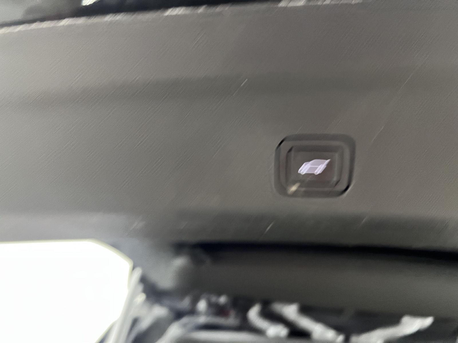 Used 2023 Onyx Black GMC Denali image 7