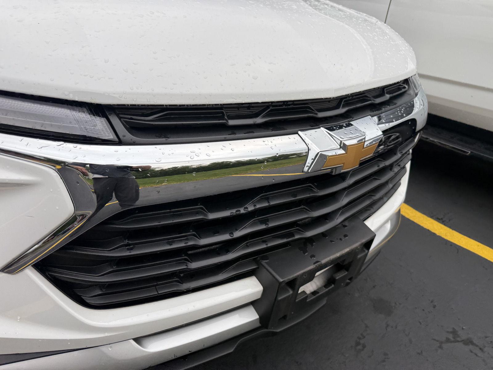 Used 2025 Summit White Chevrolet LT image 2