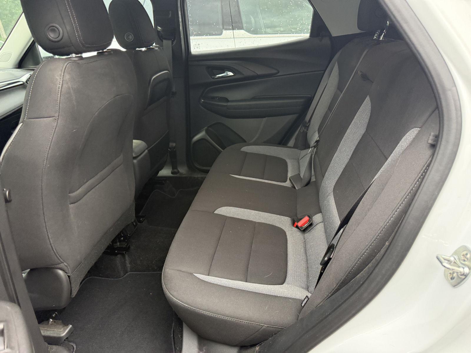 Used 2025 Summit White Chevrolet LT image 9