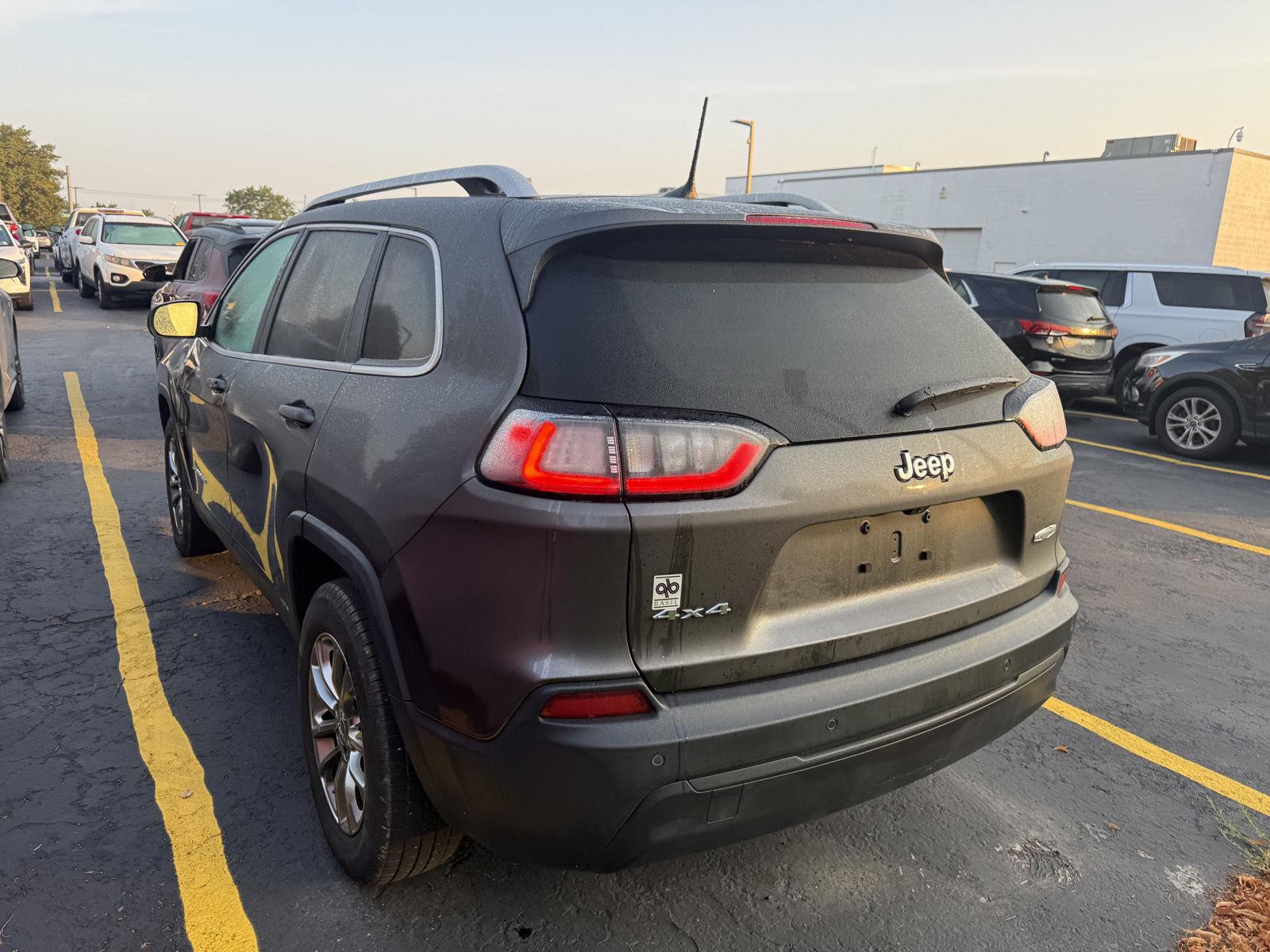 Used 2019 Granite Crystal Metallic Clearcoat Jeep Latitude Plus image 4