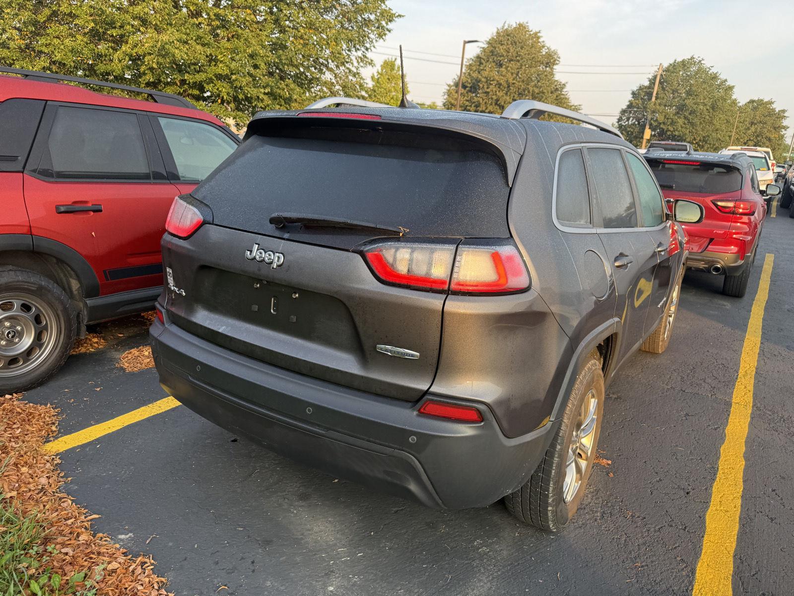 Used 2019 Granite Crystal Metallic Clearcoat Jeep Latitude Plus image 5