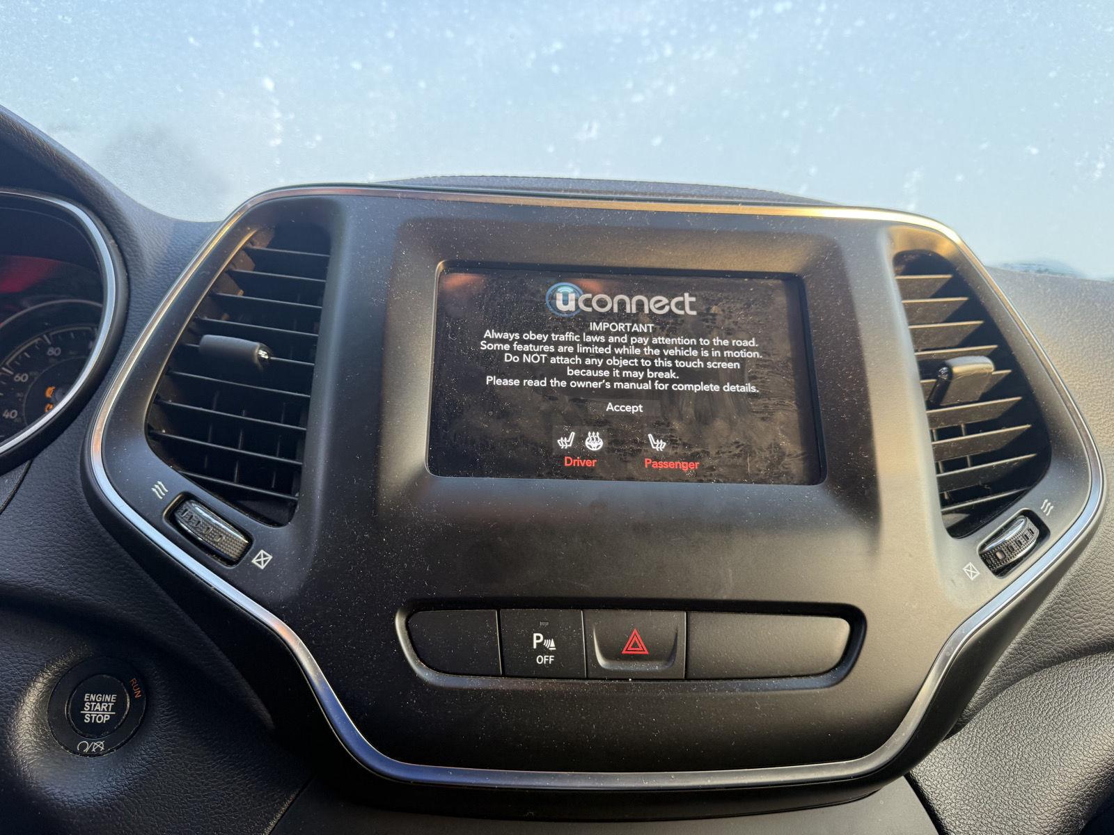 Used 2019 Granite Crystal Metallic Clearcoat Jeep Latitude Plus image 12