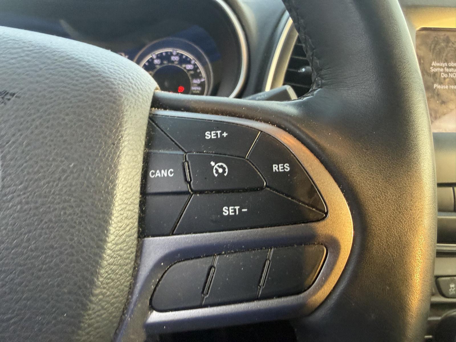 Used 2019 Granite Crystal Metallic Clearcoat Jeep Latitude Plus image 14