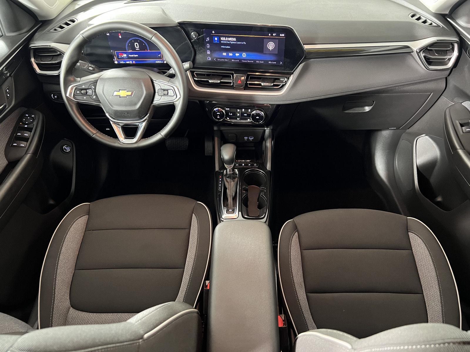 Used 2025 Summit White Chevrolet LT image 25