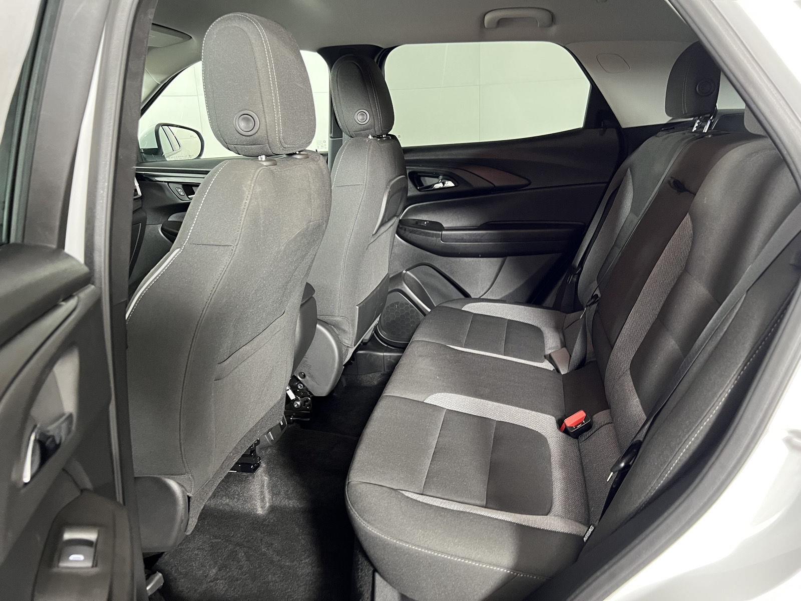 Used 2025 Summit White Chevrolet LT image 26