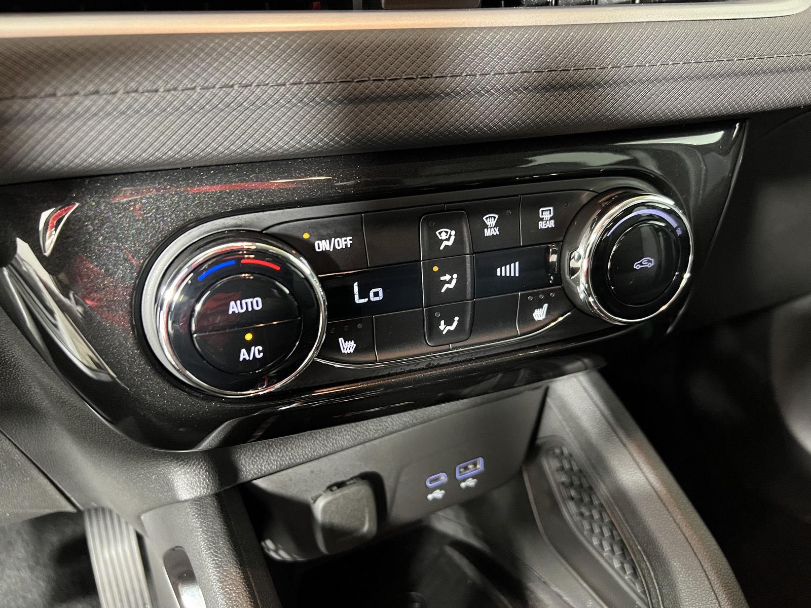 Used 2025 Summit White Chevrolet LT image 30