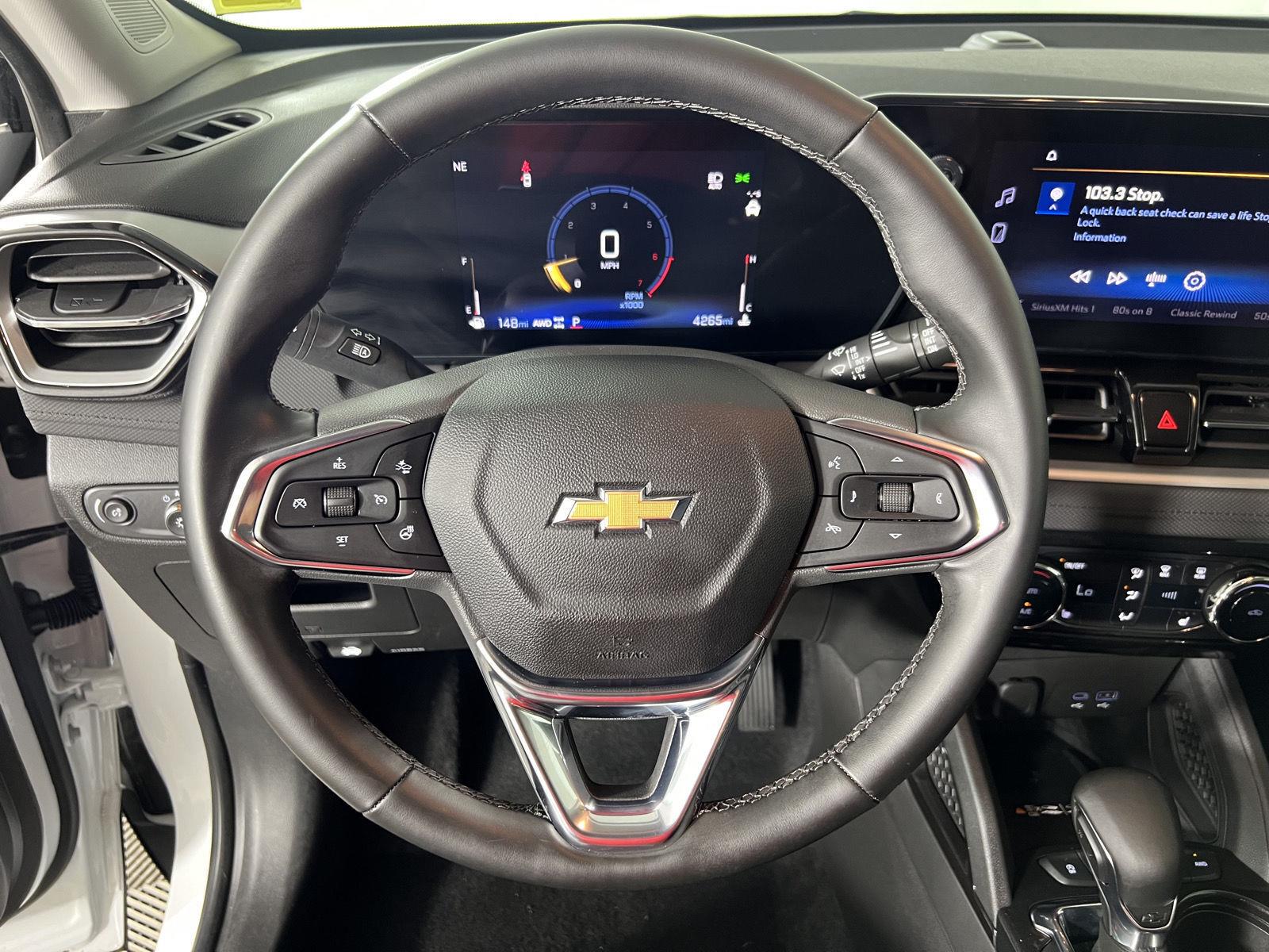 Used 2025 Summit White Chevrolet LT image 33