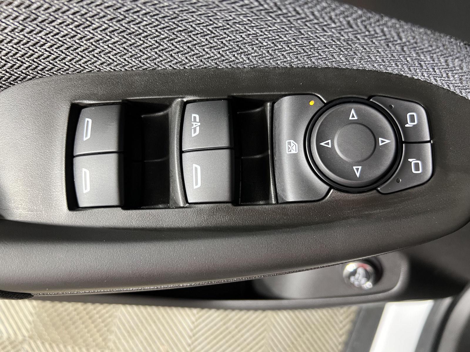 Used 2025 Summit White Chevrolet LT image 37