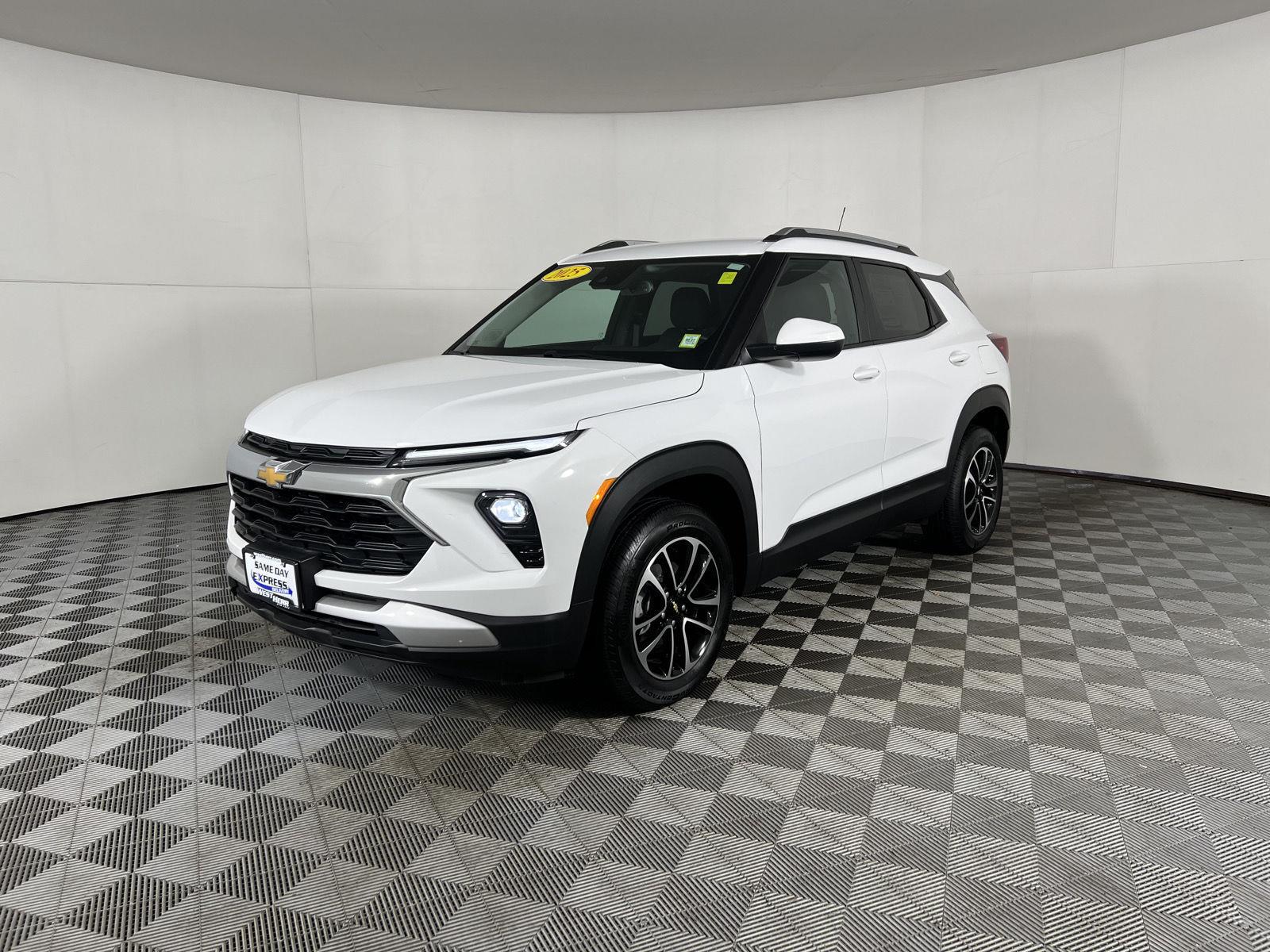 Used 2025 Summit White Chevrolet LT image 39
