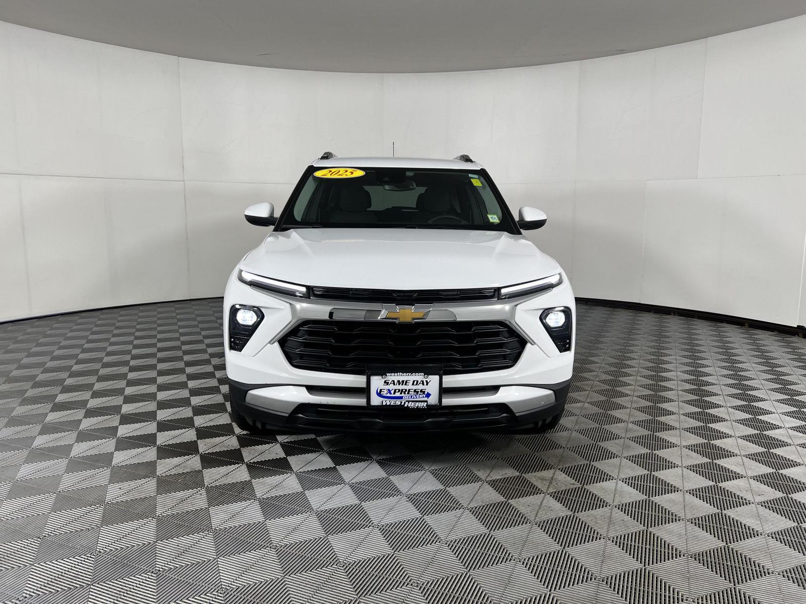 Used 2025 Summit White Chevrolet LT image 40