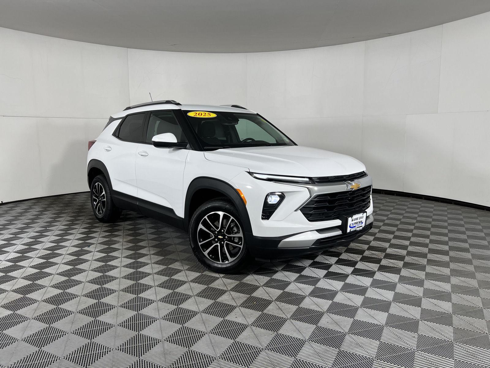 Used 2025 Summit White Chevrolet LT image 41