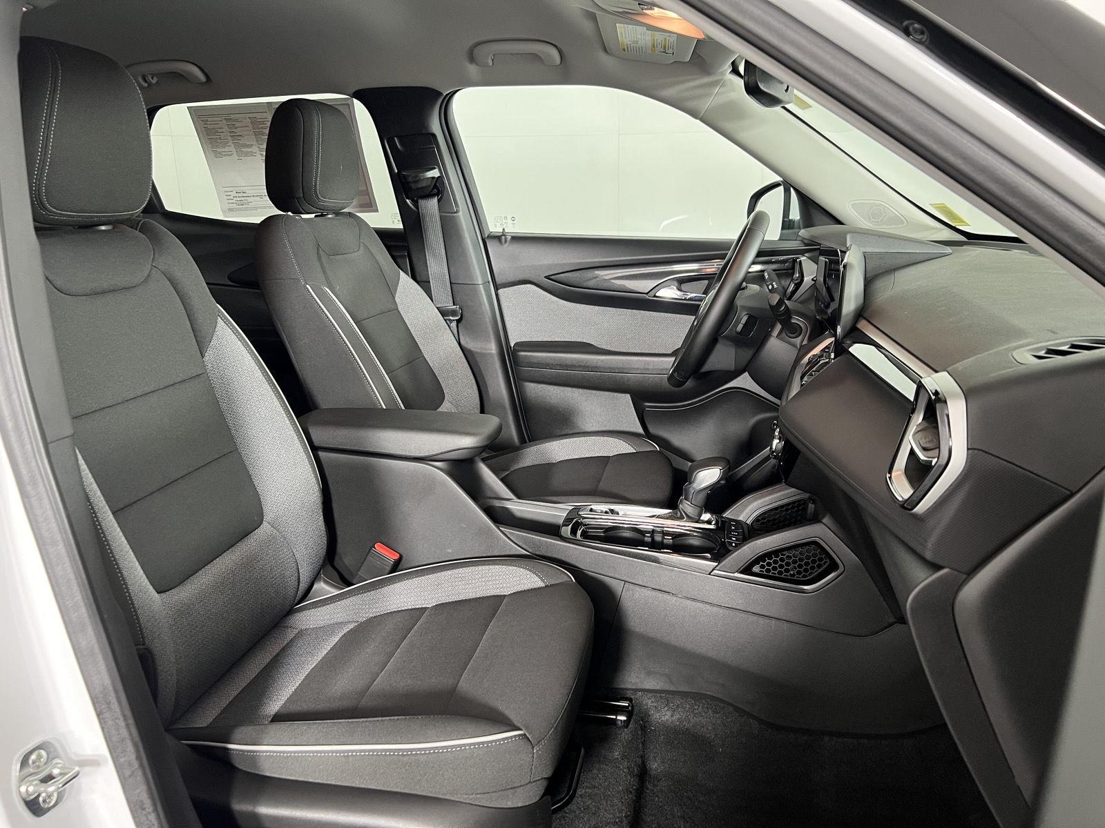 Used 2025 Summit White Chevrolet LT image 42