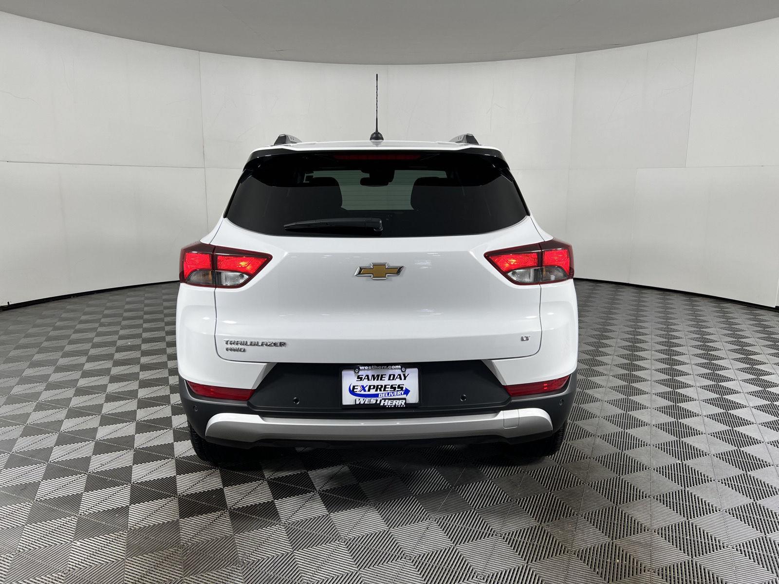 Used 2025 Summit White Chevrolet LT image 46