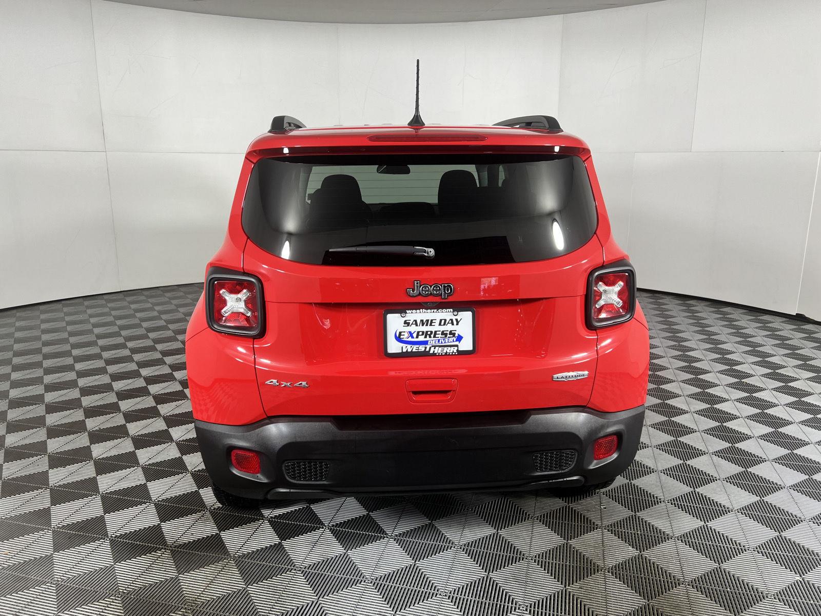 Used 2021 Colorado Red Clearcoat Jeep Latitude image 2