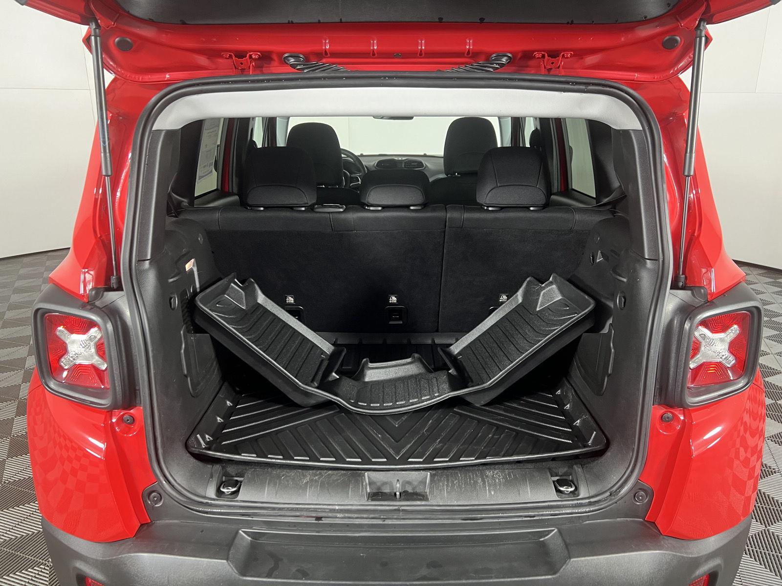Used 2021 Colorado Red Clearcoat Jeep Latitude image 4