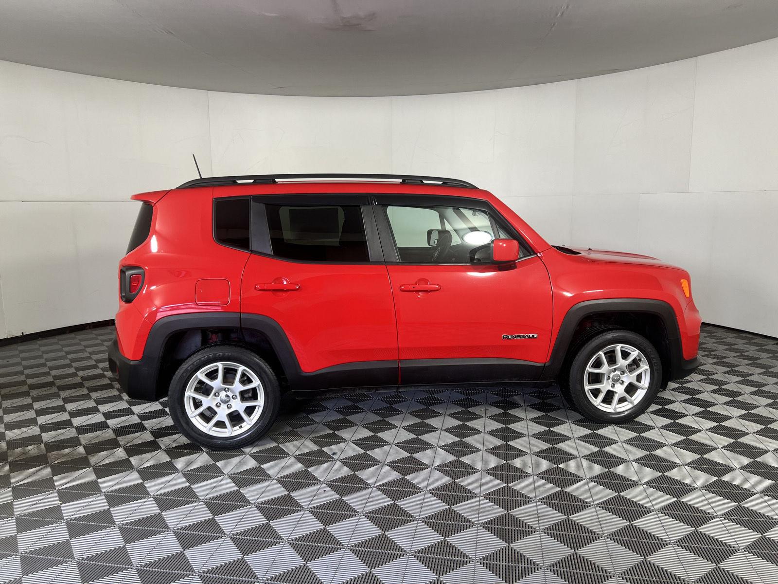 Used 2021 Colorado Red Clearcoat Jeep Latitude image 7