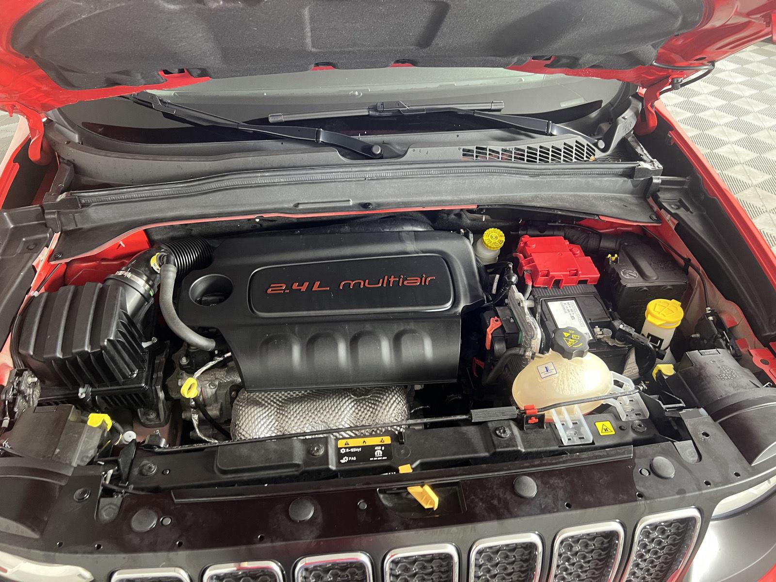 Used 2021 Colorado Red Clearcoat Jeep Latitude image 13