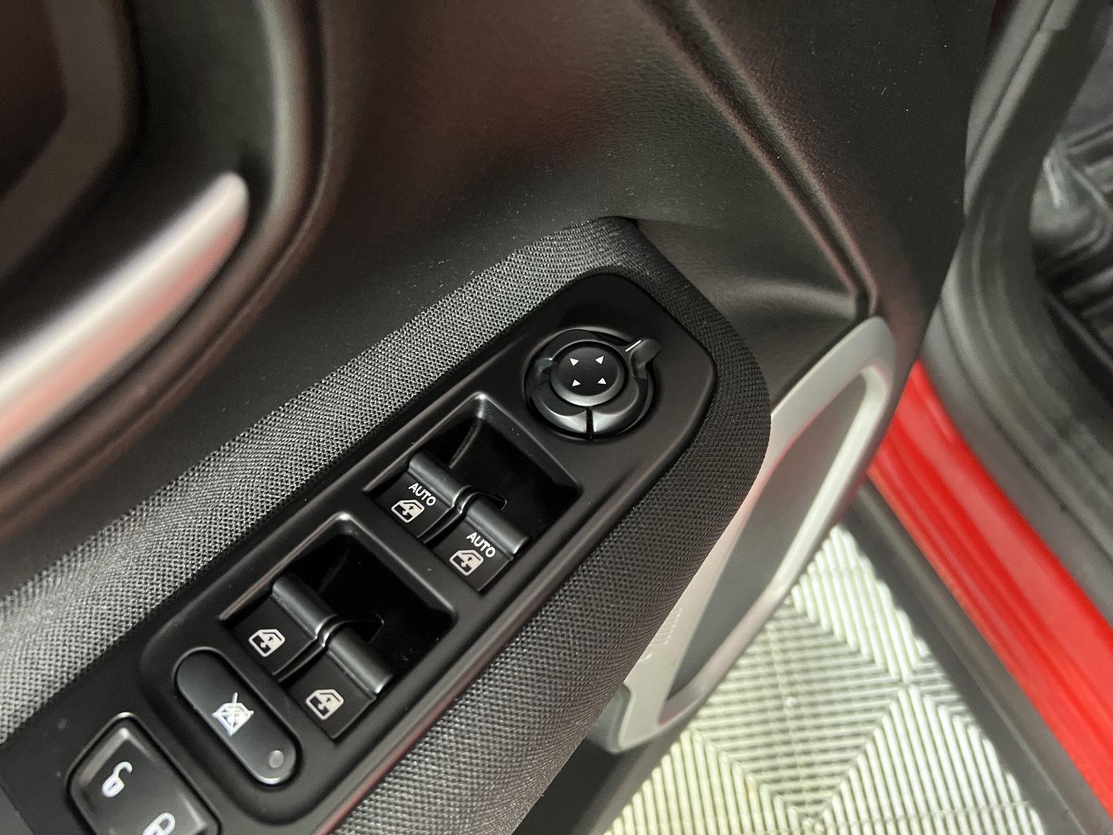 Used 2021 Colorado Red Clearcoat Jeep Latitude image 16