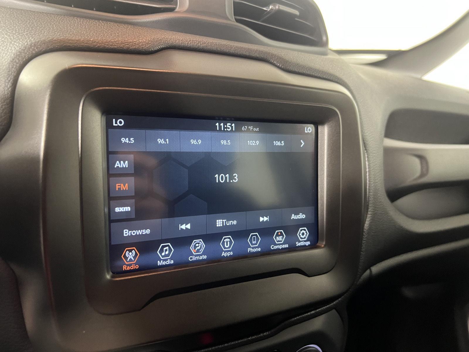 Used 2021 Colorado Red Clearcoat Jeep Latitude image 19