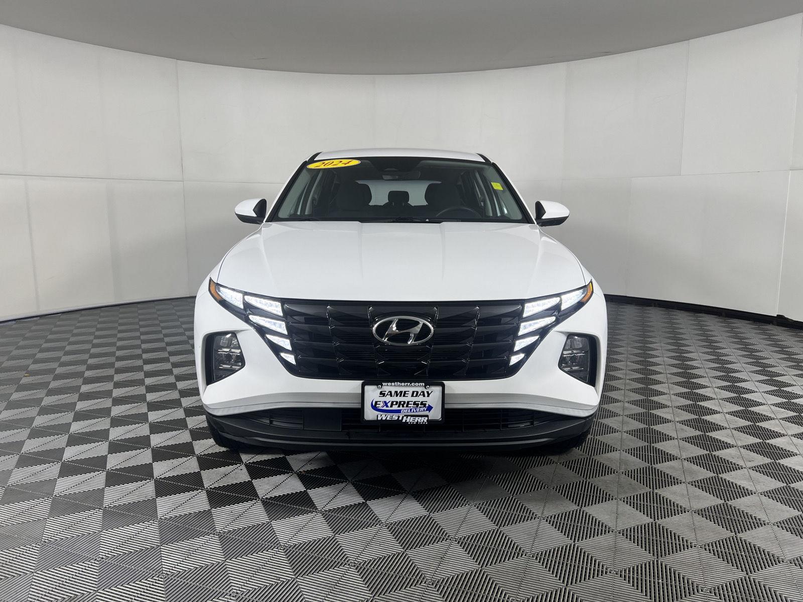 Used 2024 White Pearl Hyundai SE image 16