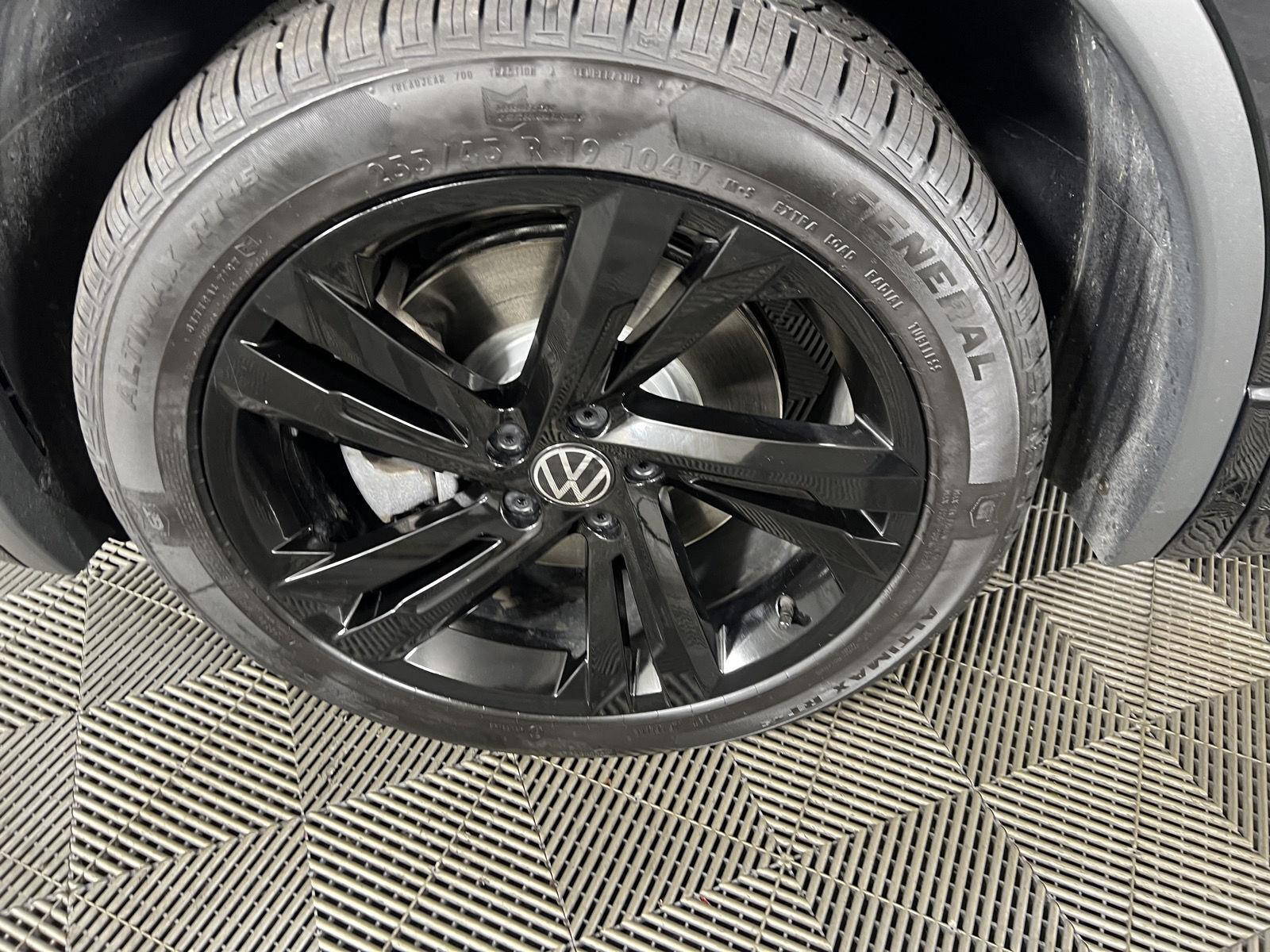 Used 2024 Deep Black Pearl Volkswagen SE R-Line Black image 9