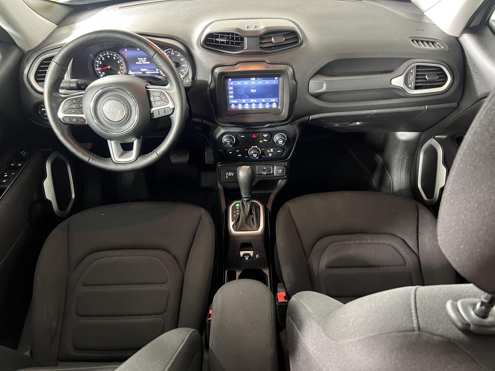 Used 2021  Jeep Latitude image 7