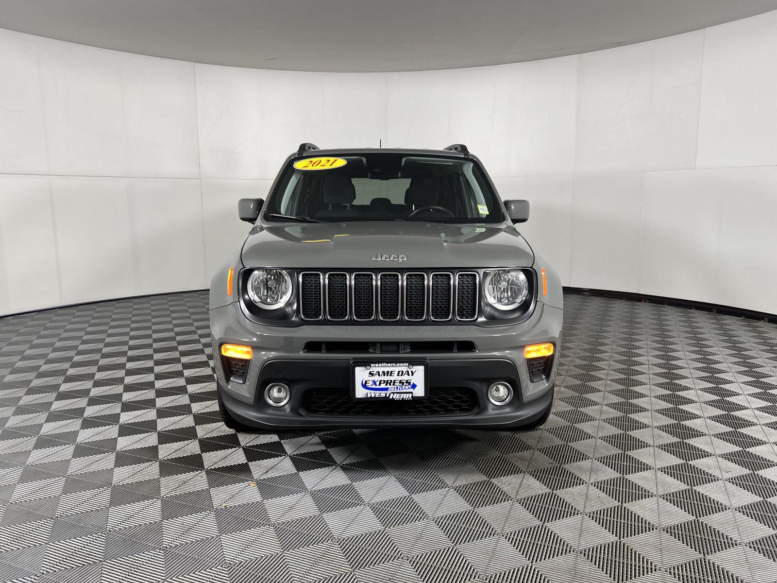 Used 2021  Jeep Latitude image 20