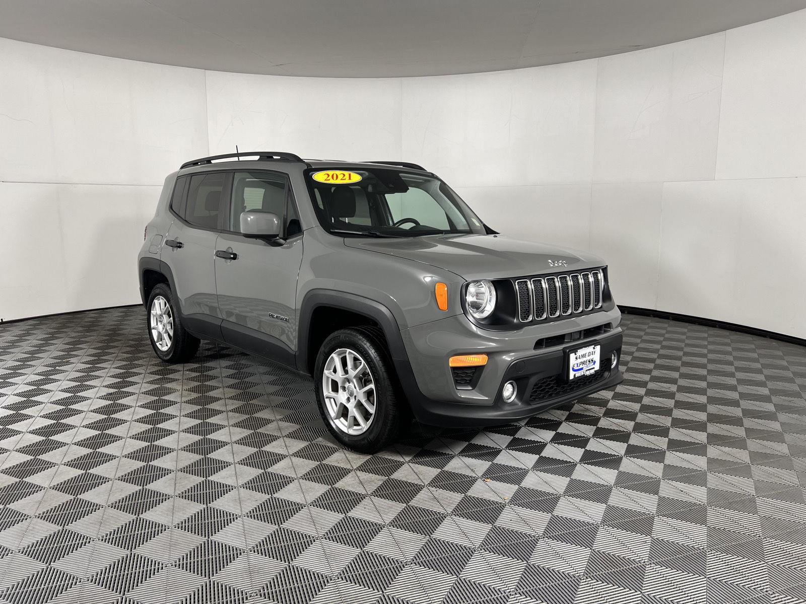 Used 2021  Jeep Latitude image 23