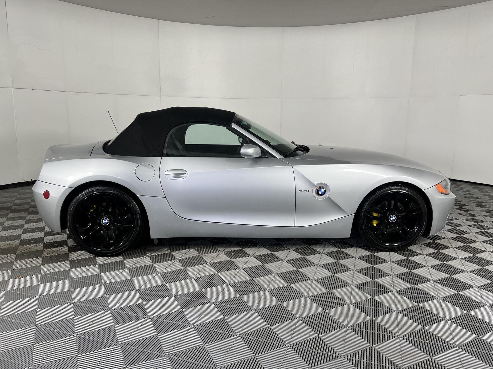 Used 2003  BMW 3.0i image 18