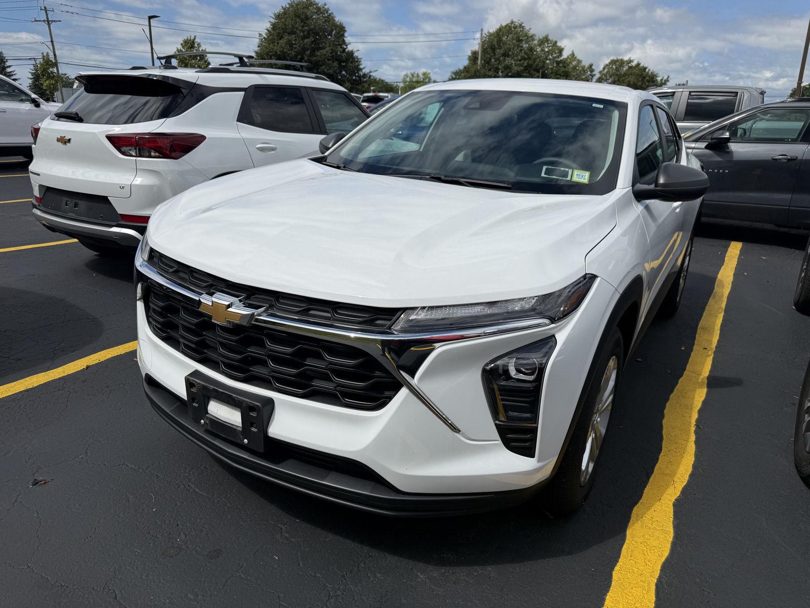 Used 2024 Summit White Chevrolet LS image 6