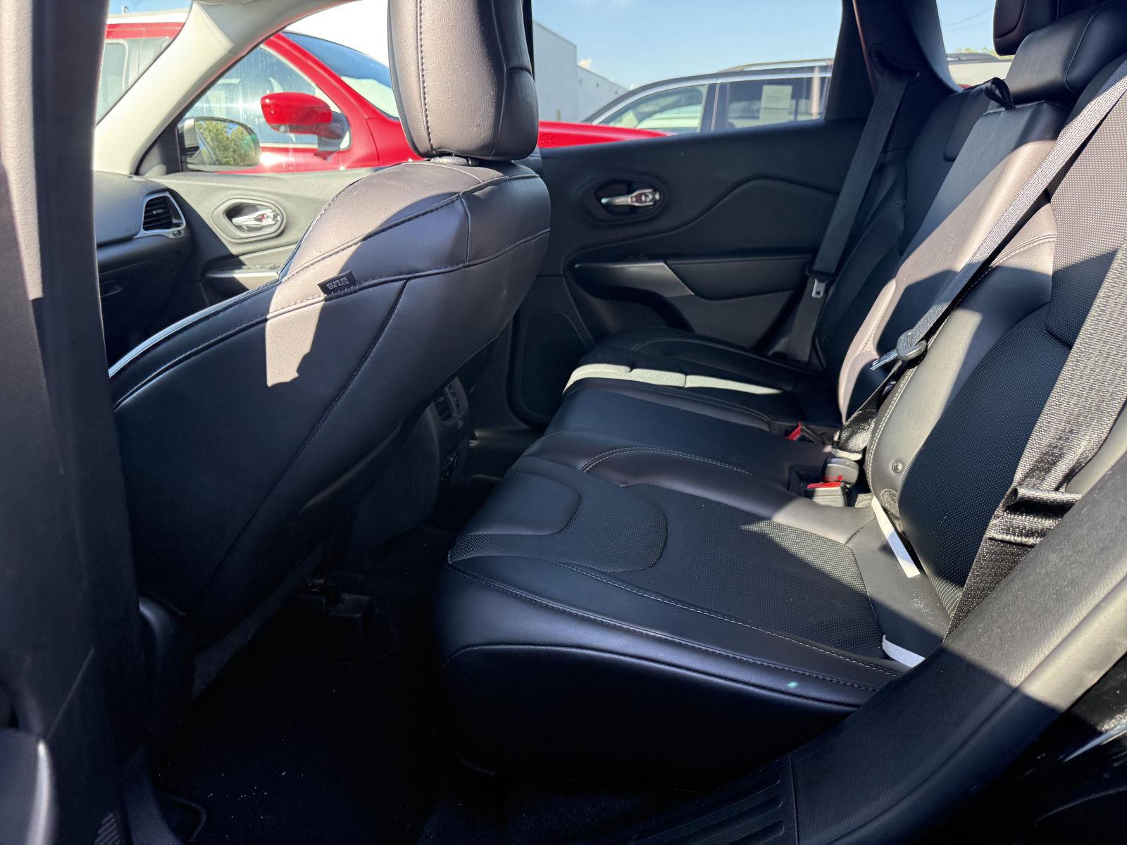 Used 2019 Diamond Black Crystal Pearlcoat Jeep Limited image 7