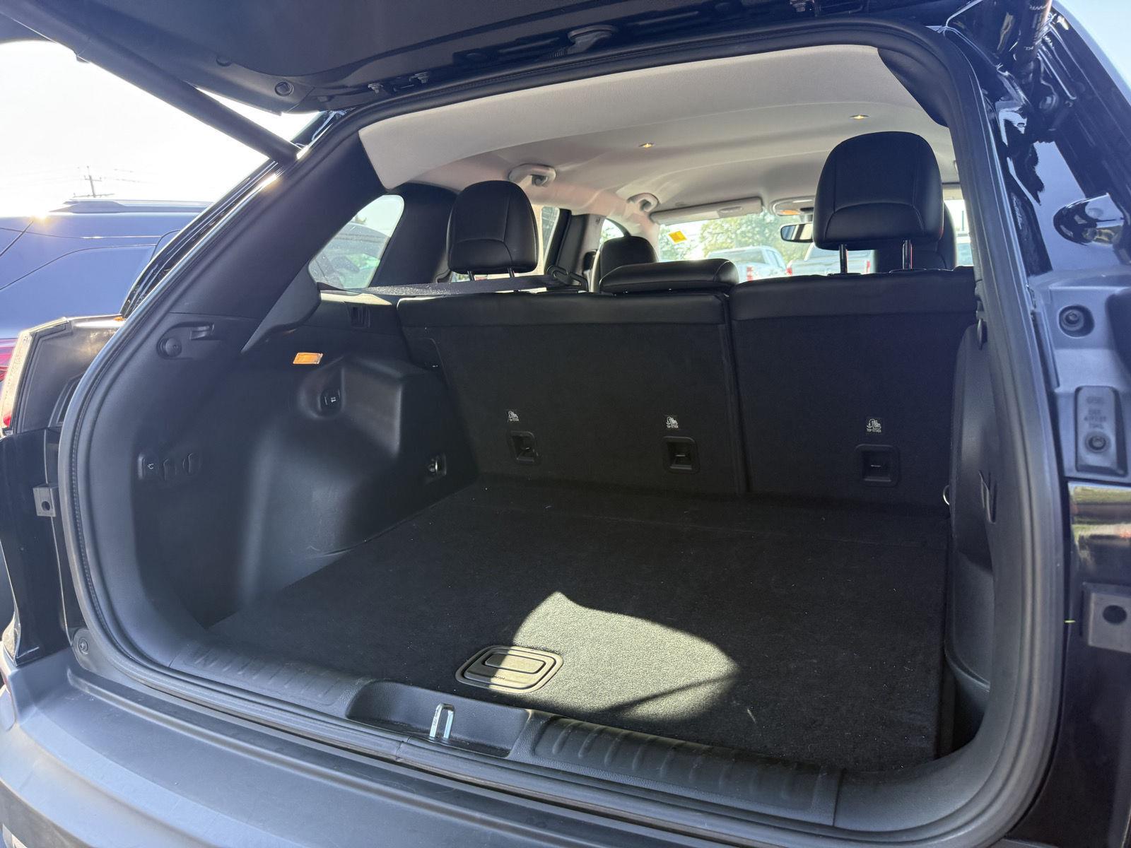 Used 2019 Diamond Black Crystal Pearlcoat Jeep Limited image 8