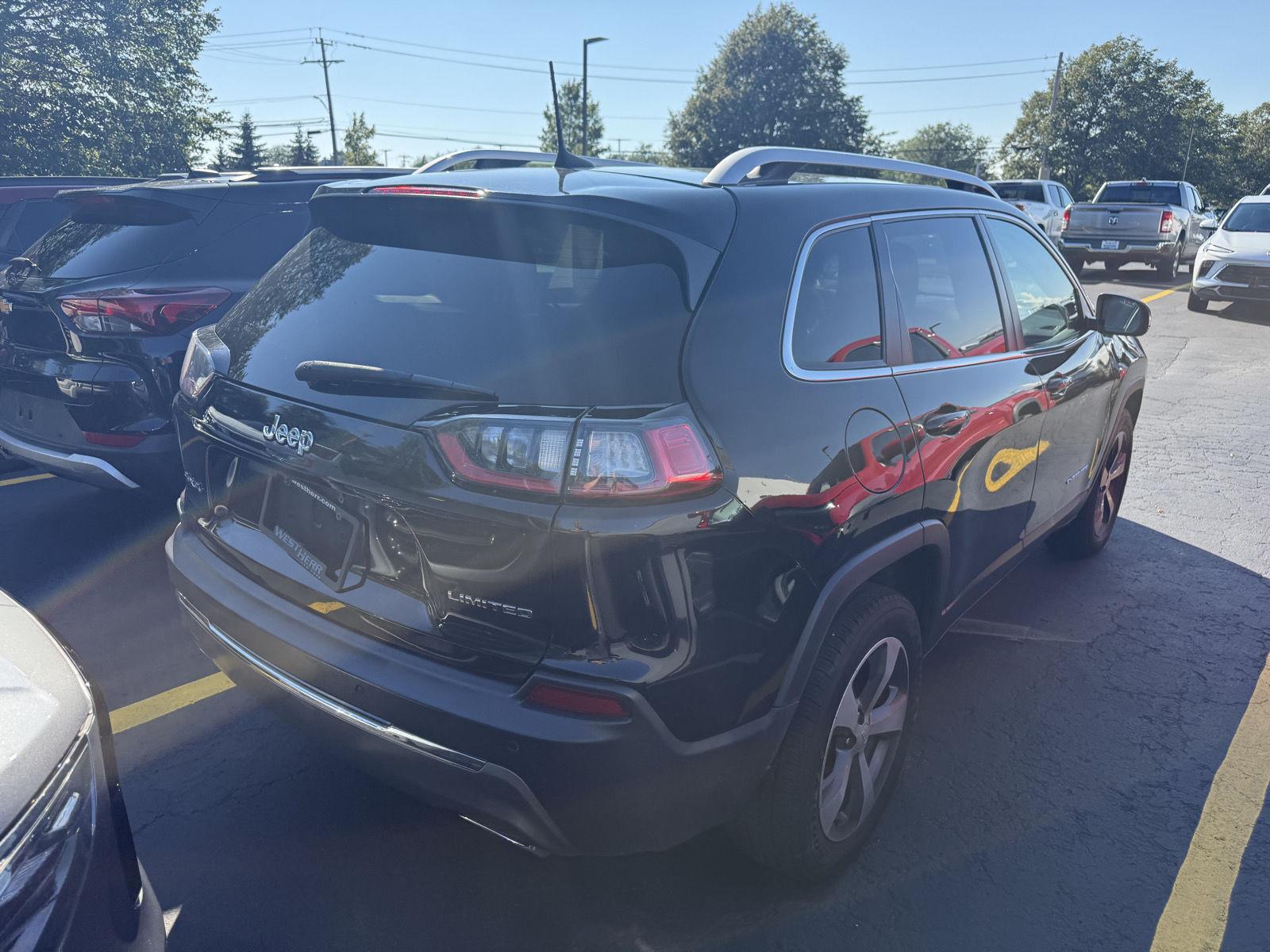 Used 2019 Diamond Black Crystal Pearlcoat Jeep Limited image 9